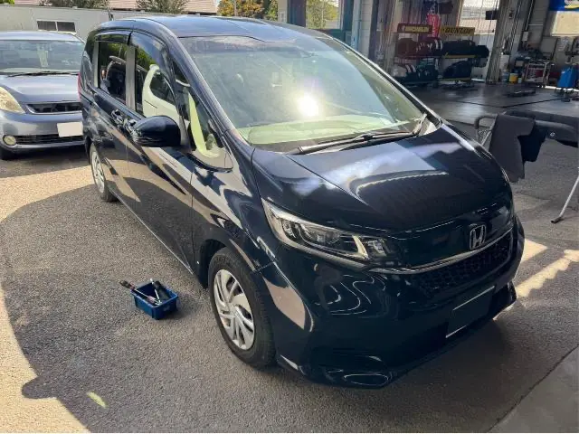 ホンダ　フリード　右フロントドア修理【印西　我孫子　成田　白井　鎌ヶ谷　八千代　栄町の点検・整備はオートランナーへ！】