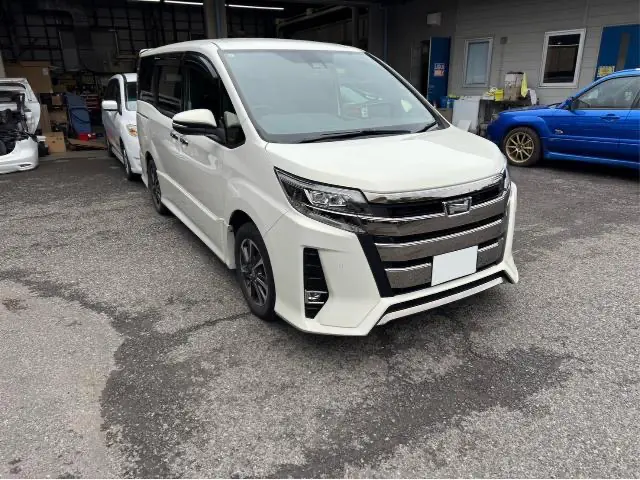 トヨタ　ノア　左スライドドアモール交換【印西　我孫子　成田　白井　鎌ヶ谷　八千代　栄町　の点検・整備はオートランナーへ！】