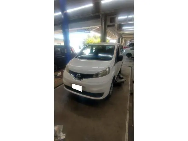 日産バネットのエンジン振動改善｜エンジンマウント交換作業