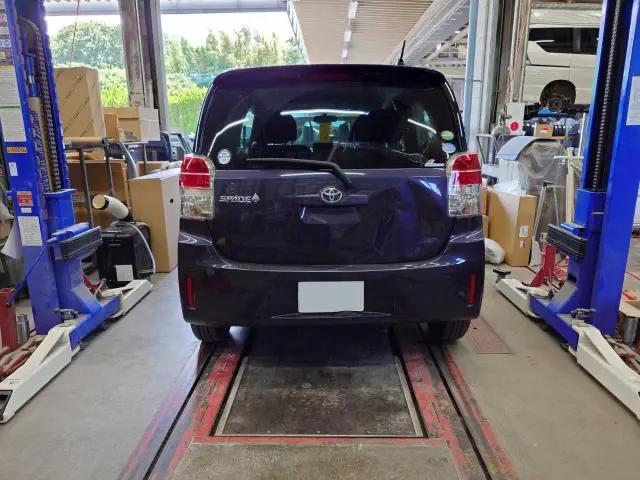 トヨタ スペイド リア廻り修理｜事故による後部の鈑金塗装・車体修理